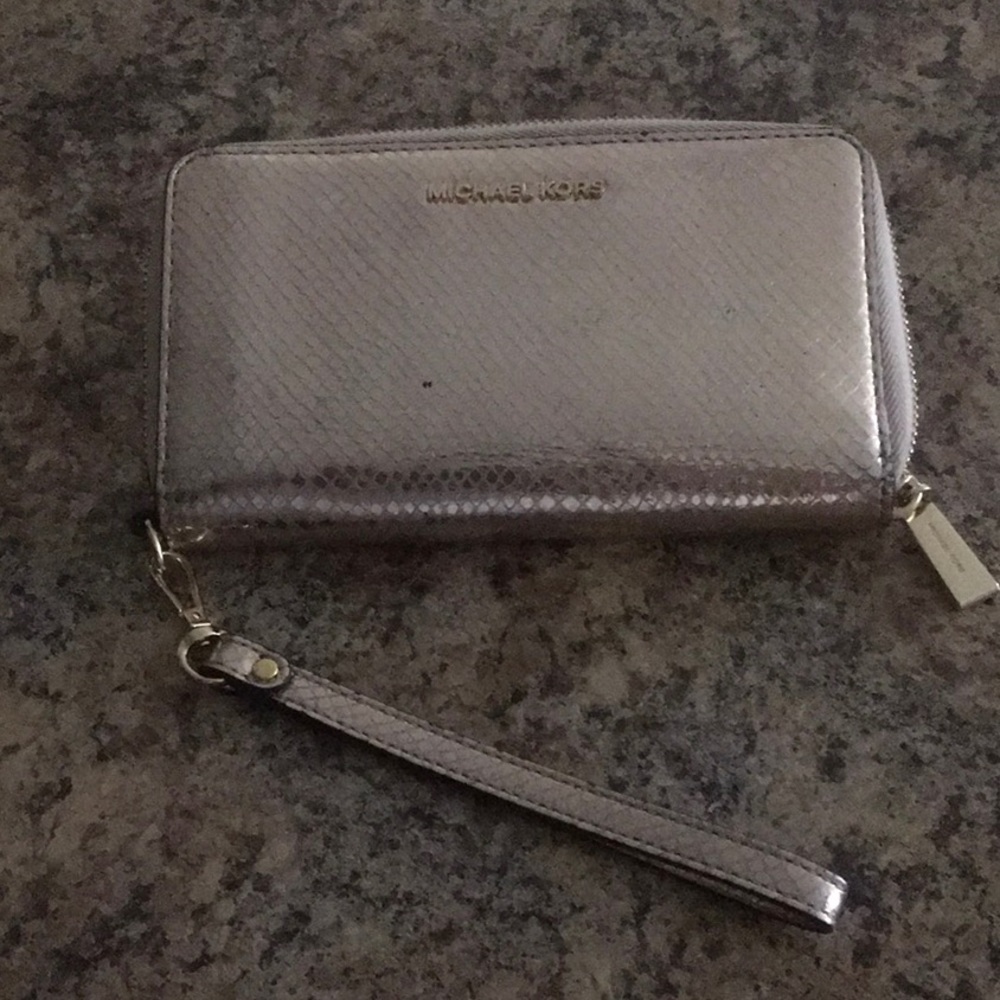 🎈ROSEGOLD SMARTPHONE Wristlet🎈